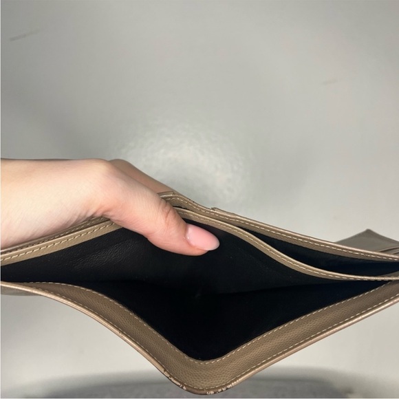 YSL Saint Laurent Cream Bifold Wallet
With Snap Coin Pouch Unisex - Picture 6 of 10